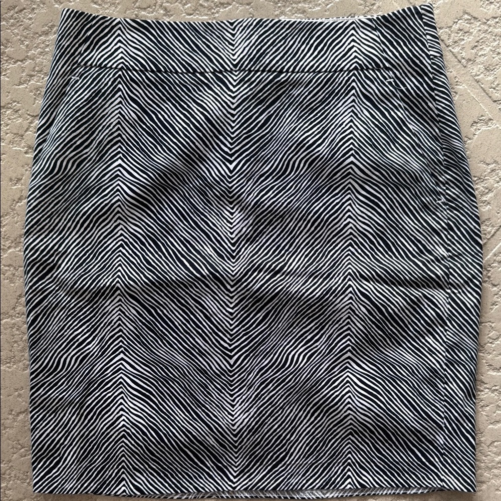 NWOT Ann Taylor Madison Black and White Pencil Skirt for Work